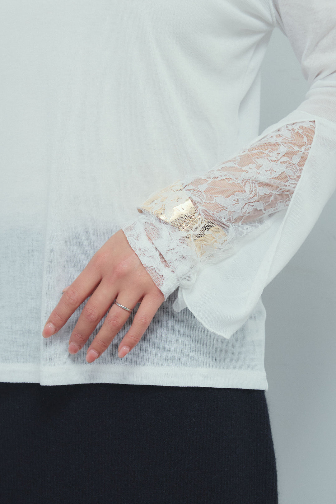 [予約]袖レースレイヤードプルオーバー