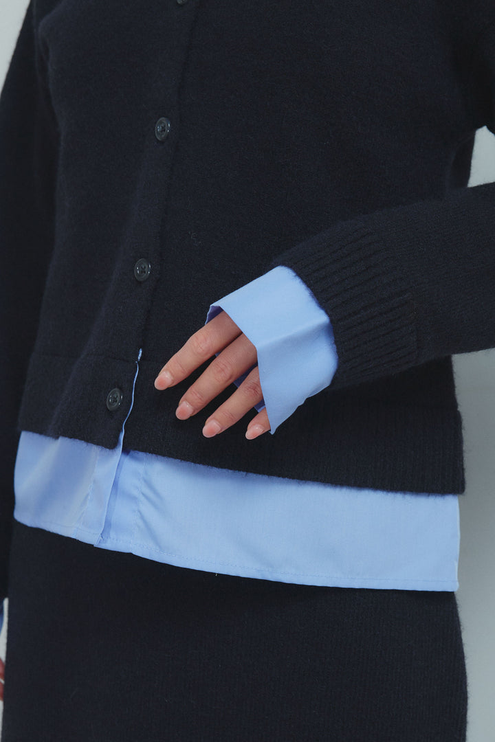 [予約]シャツレイヤードライクニットカーデ