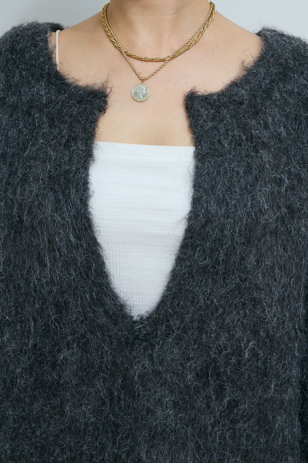 ミックスシャギー深Vニット