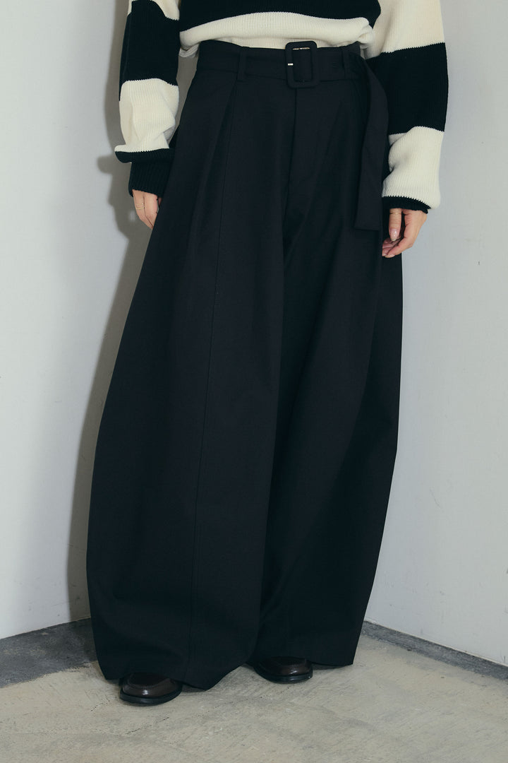 [予約/SET]ケーブルカットアウトニットTOP+ベルト付きコクーンワイドパンツ(2set)