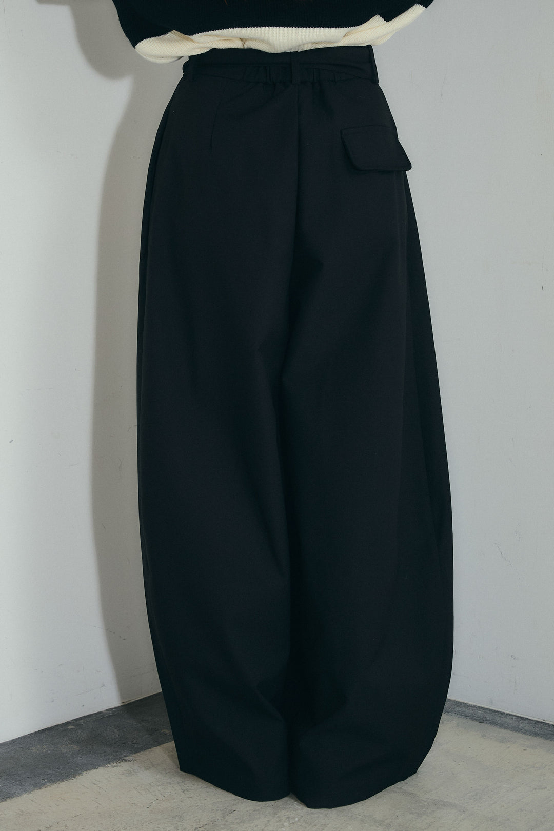 [予約/SET]ケーブルカットアウトニットTOP+ベルト付きコクーンワイドパンツ(2set)