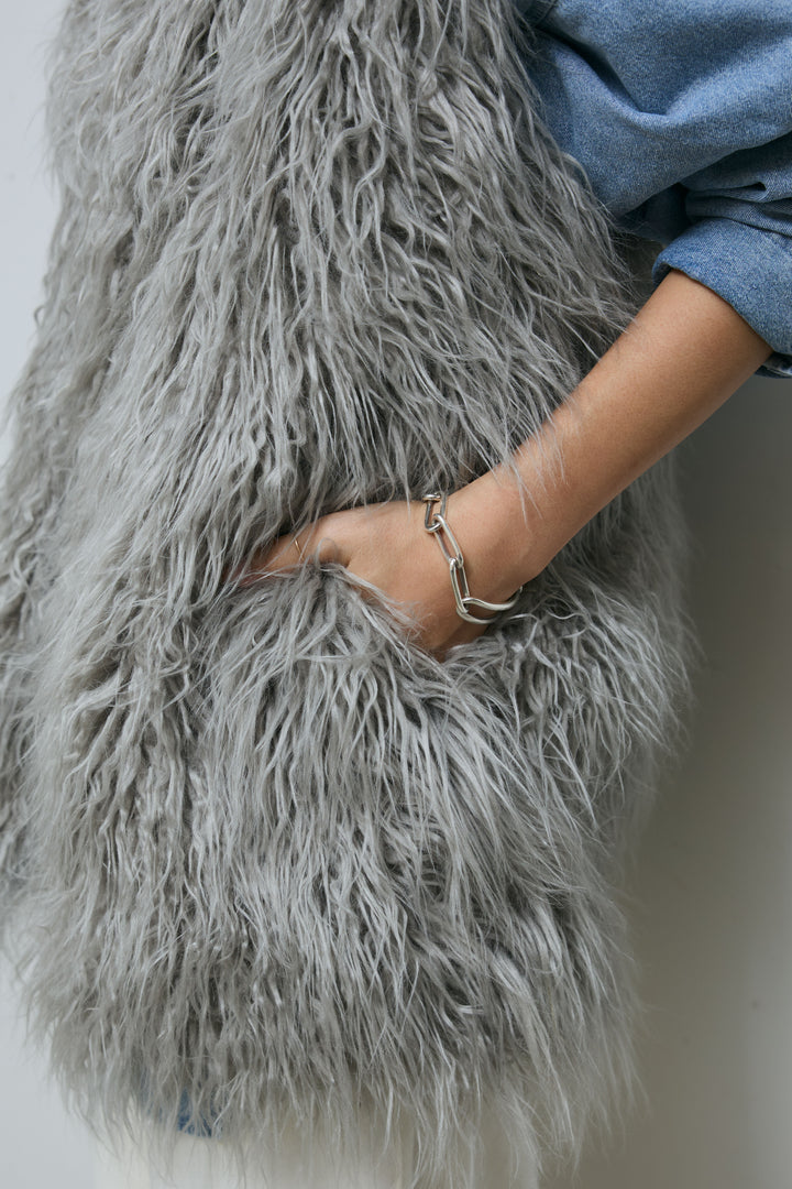 [予約/SET]フェイクシャギーファーベスト+オーバーサイズデニムシャツ+エフォートレススウェットパンツ(3set)