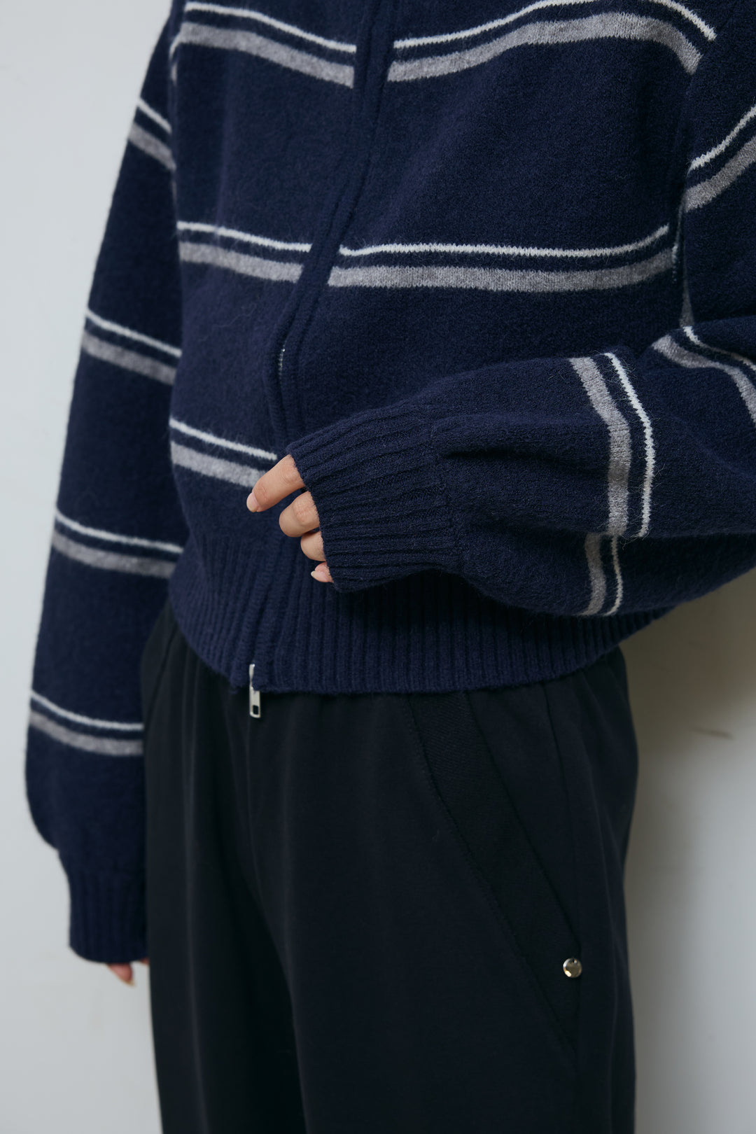 [予約]スタンドカラーボーダージップニット