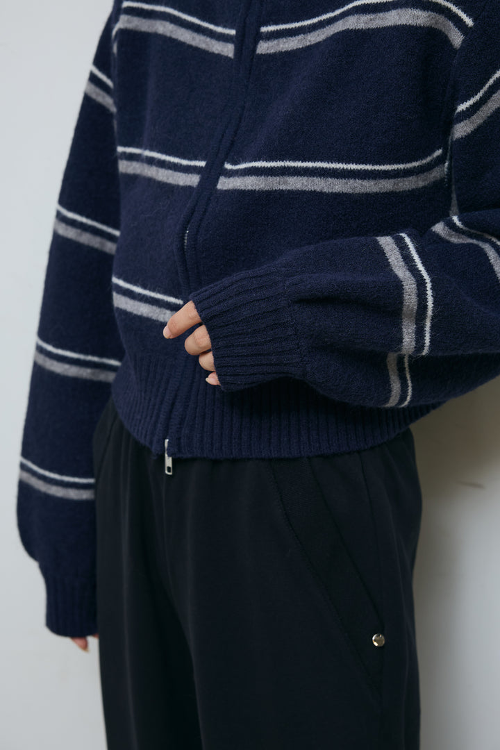 [予約]スタンドカラーボーダージップニット