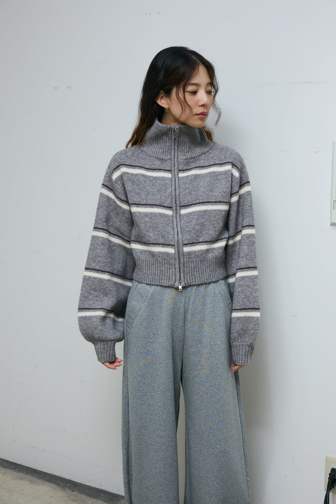 [予約]スタンドカラーボーダージップニット