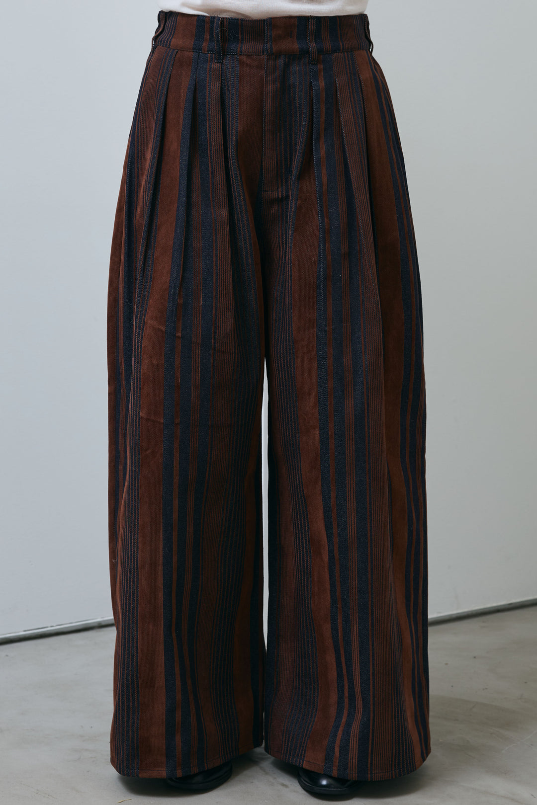[予約]ベロアストライプ細畝ワイドパンツ