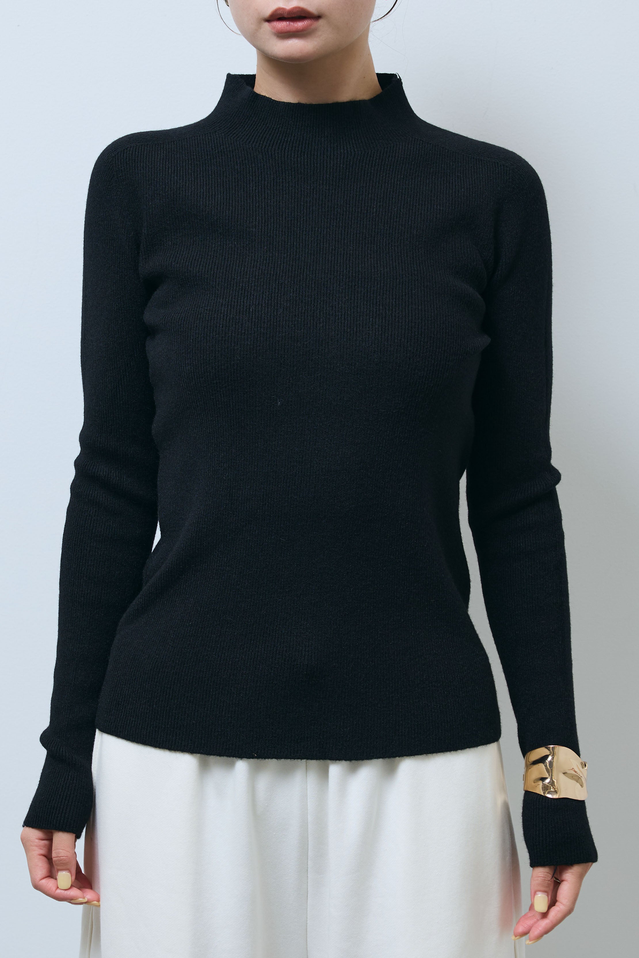 予約]ケープアンサンブルニット – IAMALPHA