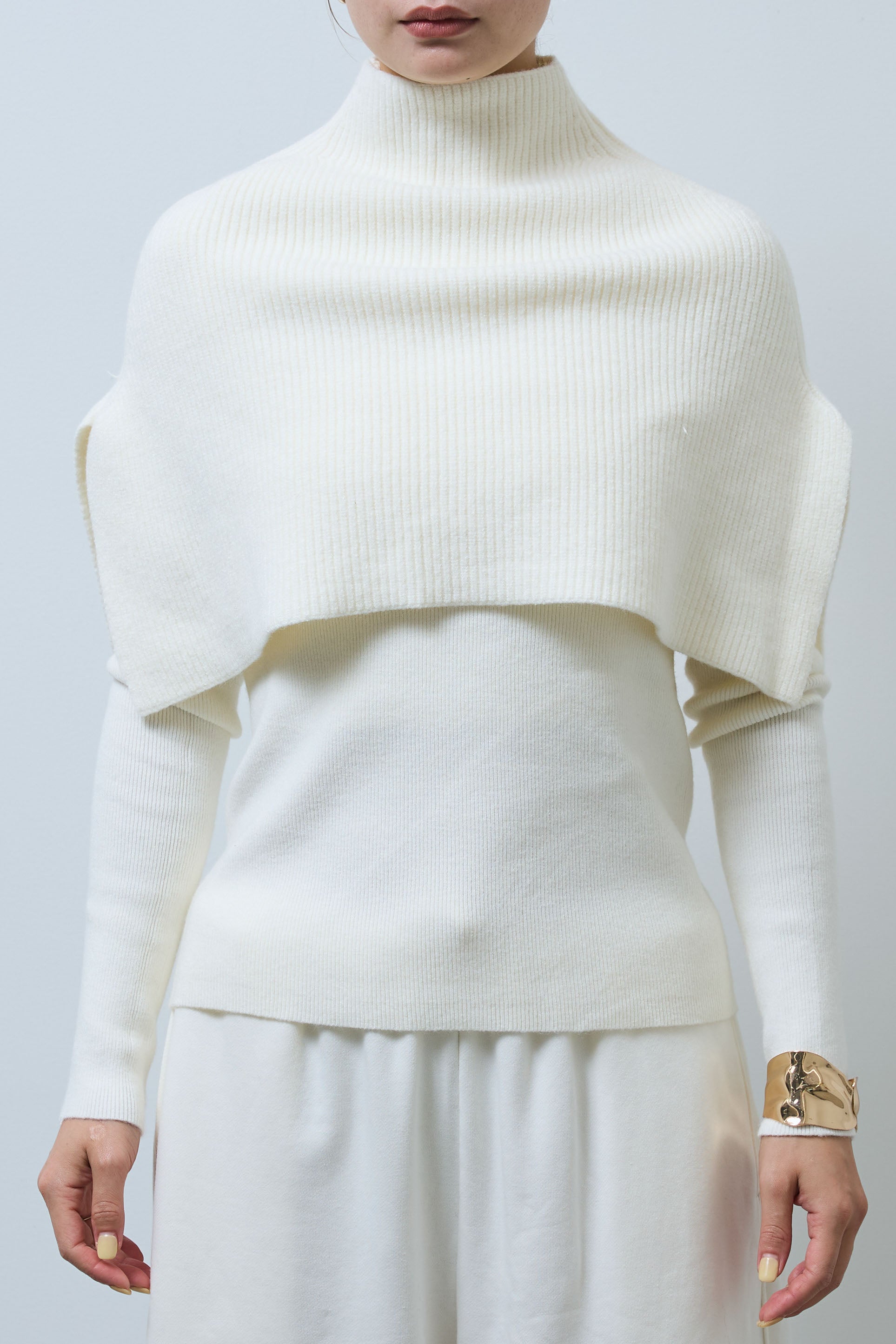 予約]ケープアンサンブルニット – IAMALPHA