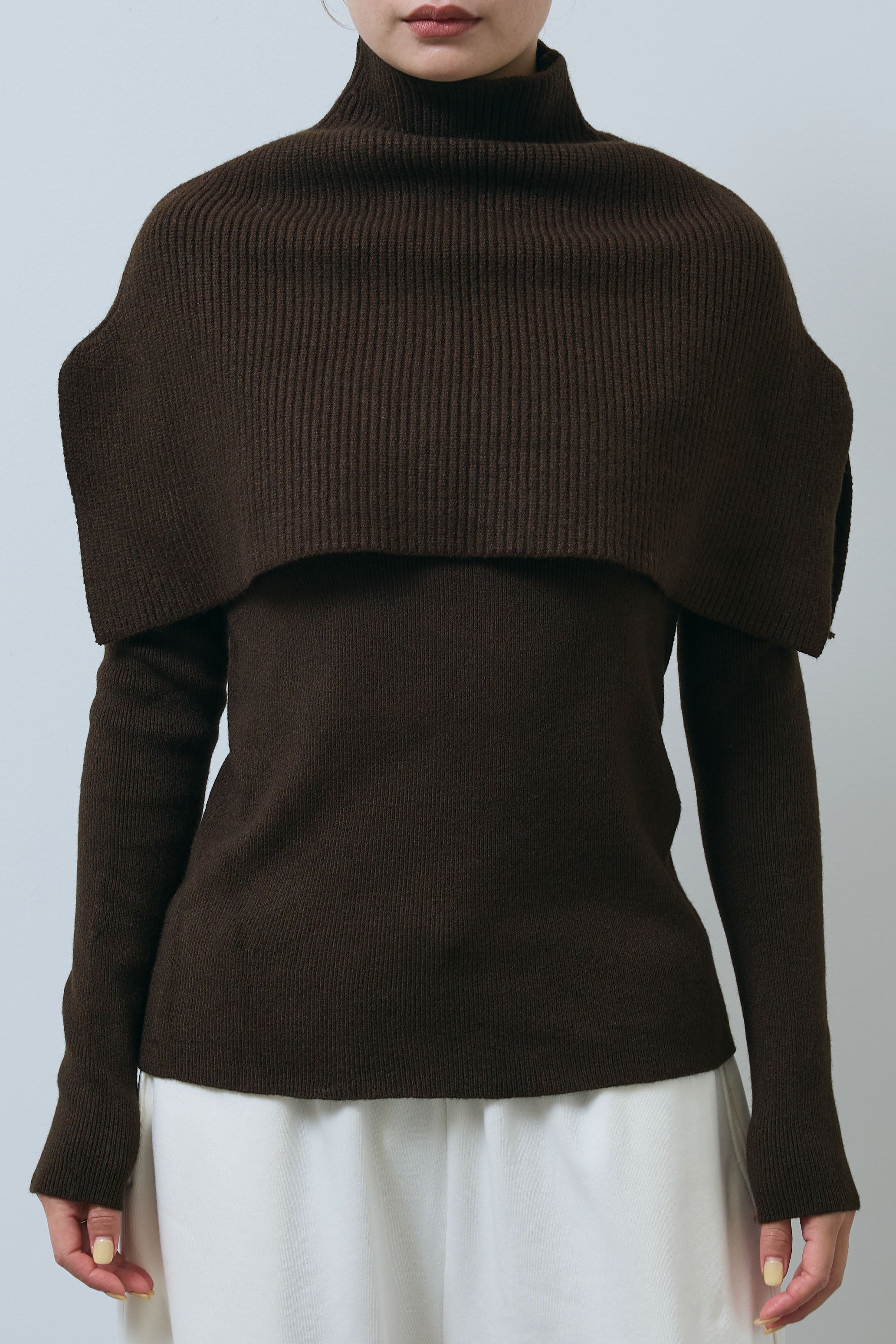 予約]ケープアンサンブルニット – IAMALPHA