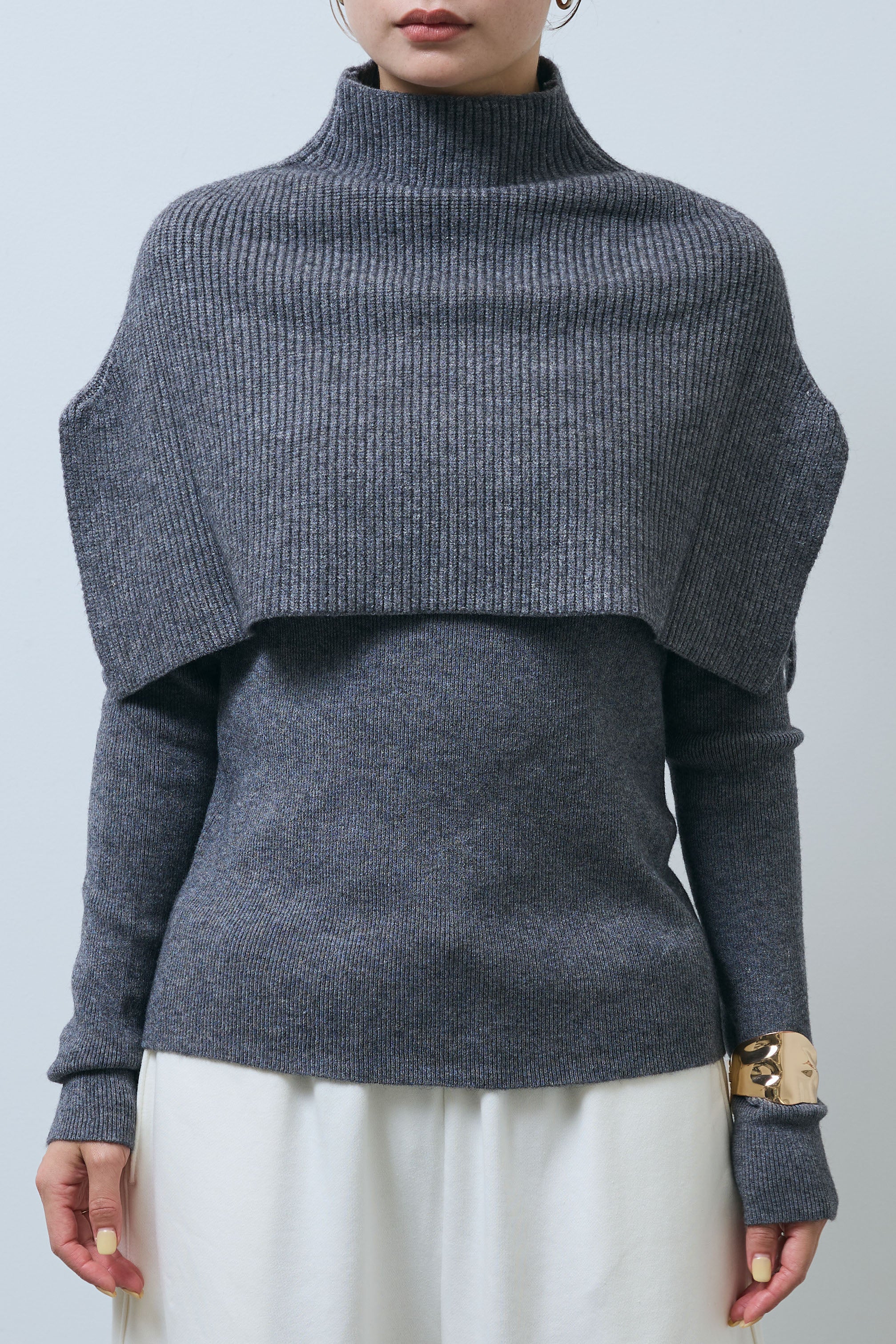 予約]ケープアンサンブルニット – IAMALPHA