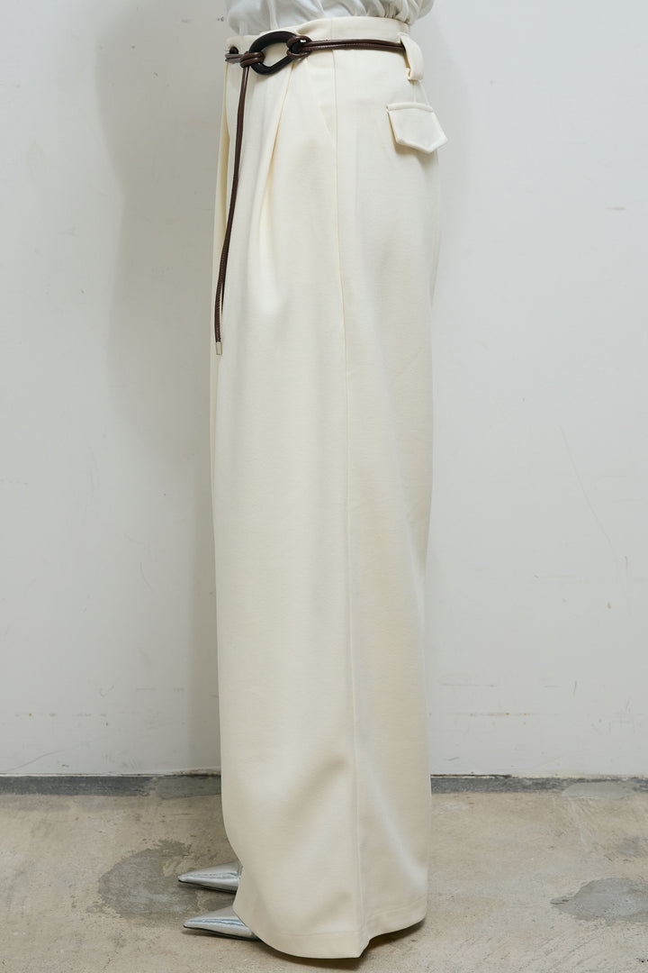 [予約]フェイクレザーベルト付きワイドタックパンツ
