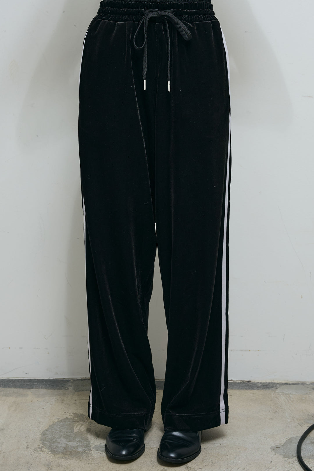 [予約/SET]ハイネックワイドーオープンニットベスト+シアーレーストップス+サイドラインベロアパンツ(3set)