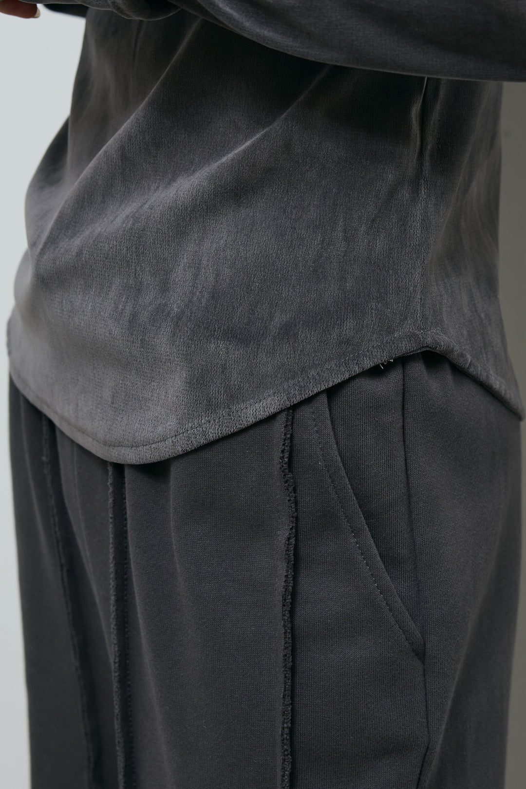 [予約/SET]フリンジ切り替えニットチュニック+ベロアチュールヘンリーネックT+ストレート裏毛パンツ(3set)