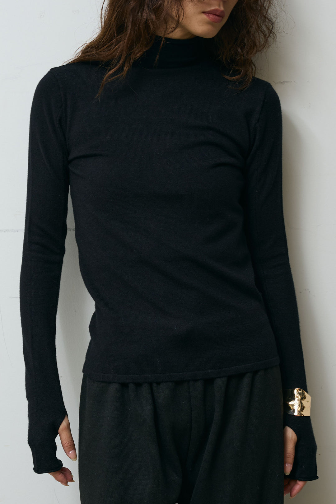 [予約]アンゴラタッチフィンガーホールタートルニット