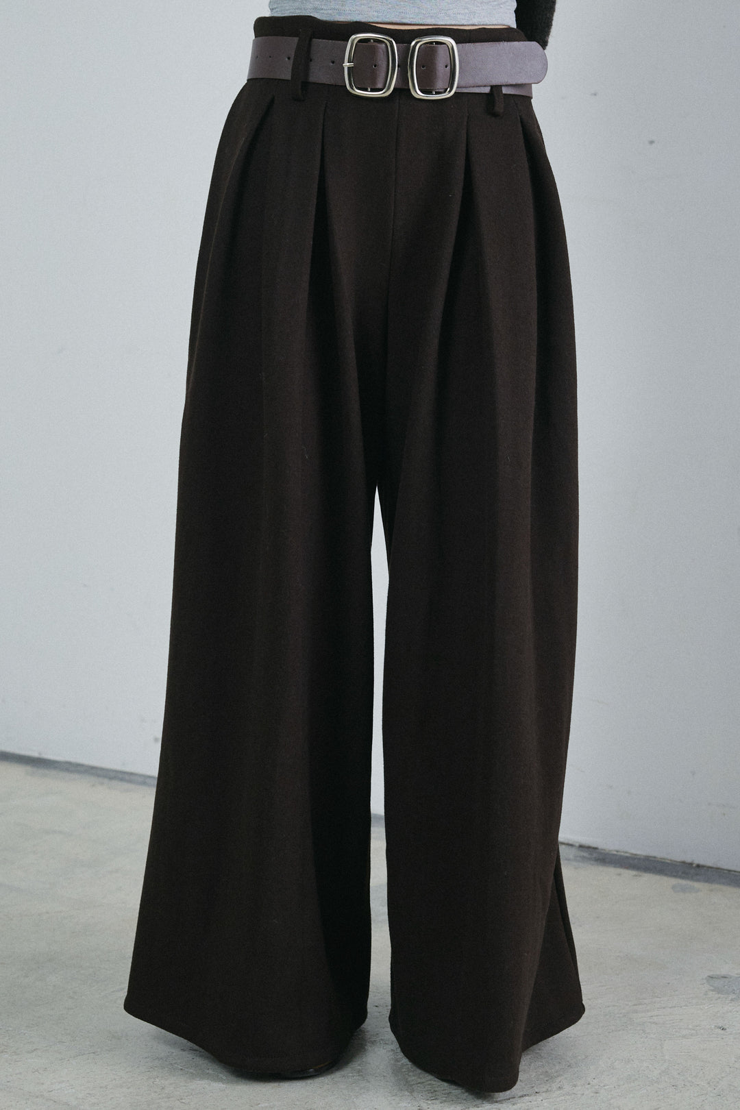 [予約]ベルト付きスゥイッチングタックパンツ