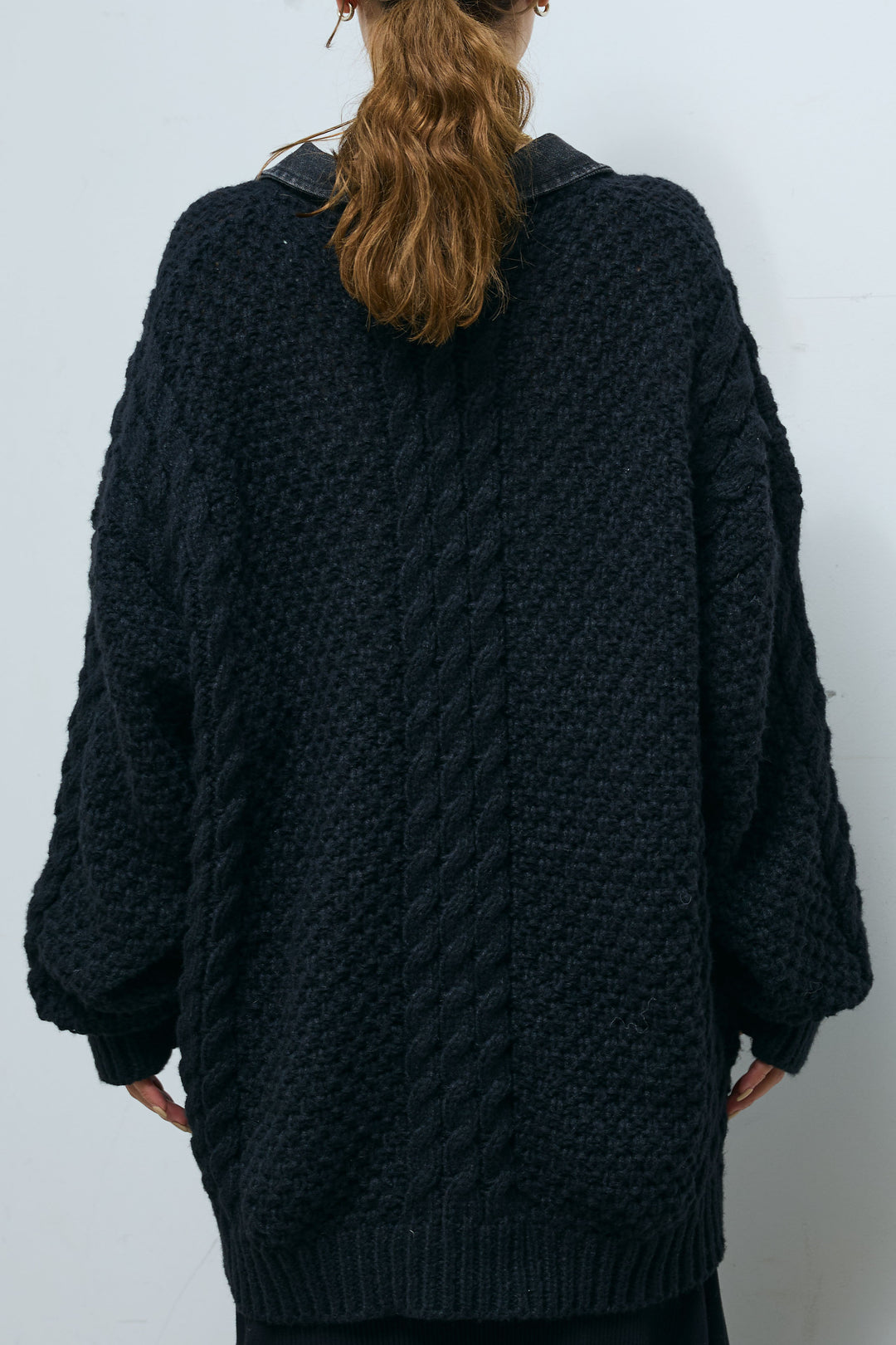 [予約]ブラックデニムカラーケーブルニット