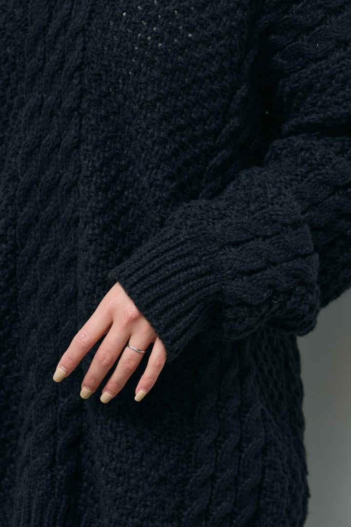 [予約]ブラックデニムカラーケーブルニット