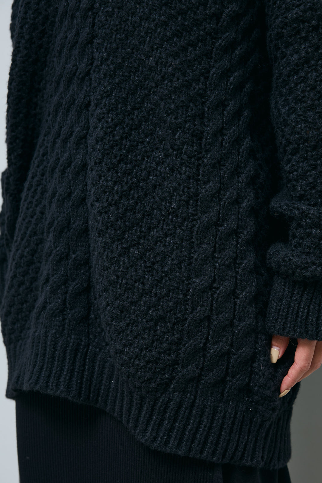 [予約]ブラックデニムカラーケーブルニット