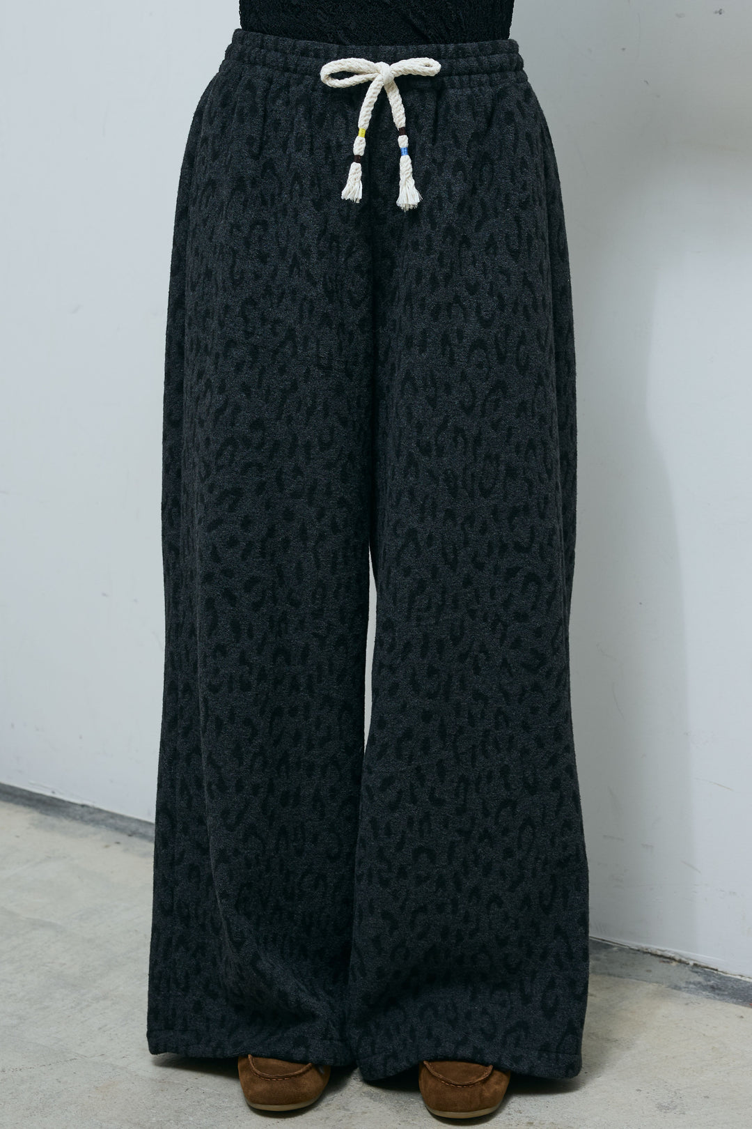 [予約/SET]センターホール2wayニット+パイルタッチレオパード柄イージーパンツ(2set)