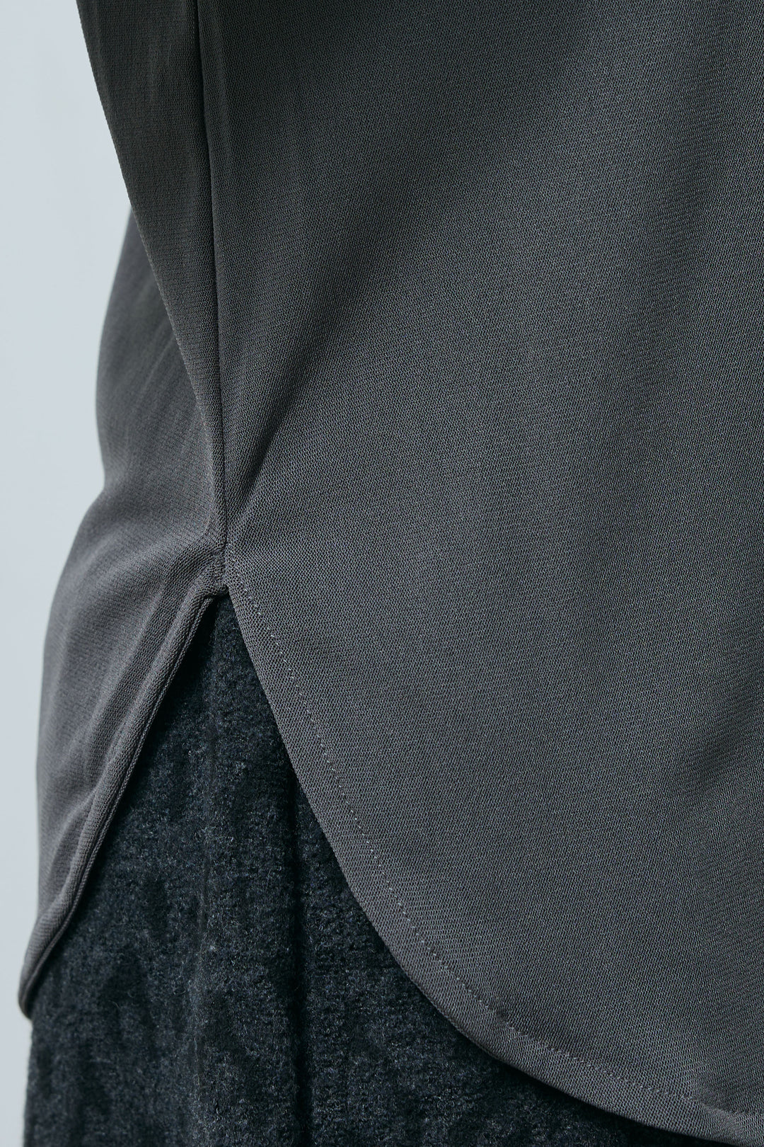 [予約]袖コード刺繍プルオーバー