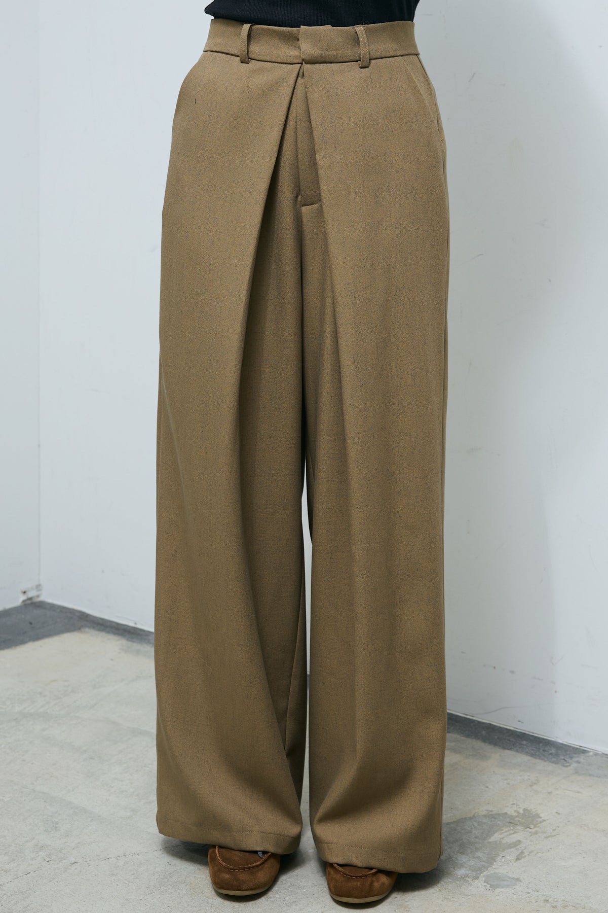 予約]フロントワイドタックネップ入ワイドパンツ – IAMALPHA