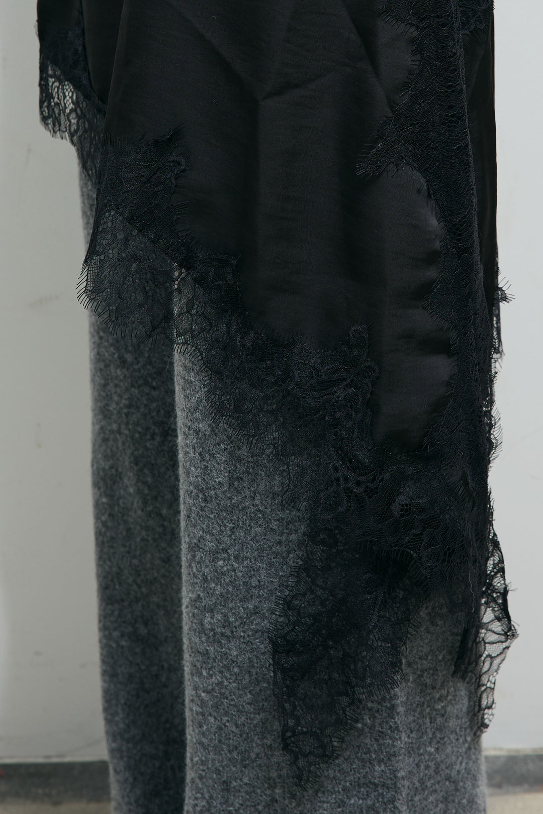 [予約]アシンメトリーレースロングキャミ