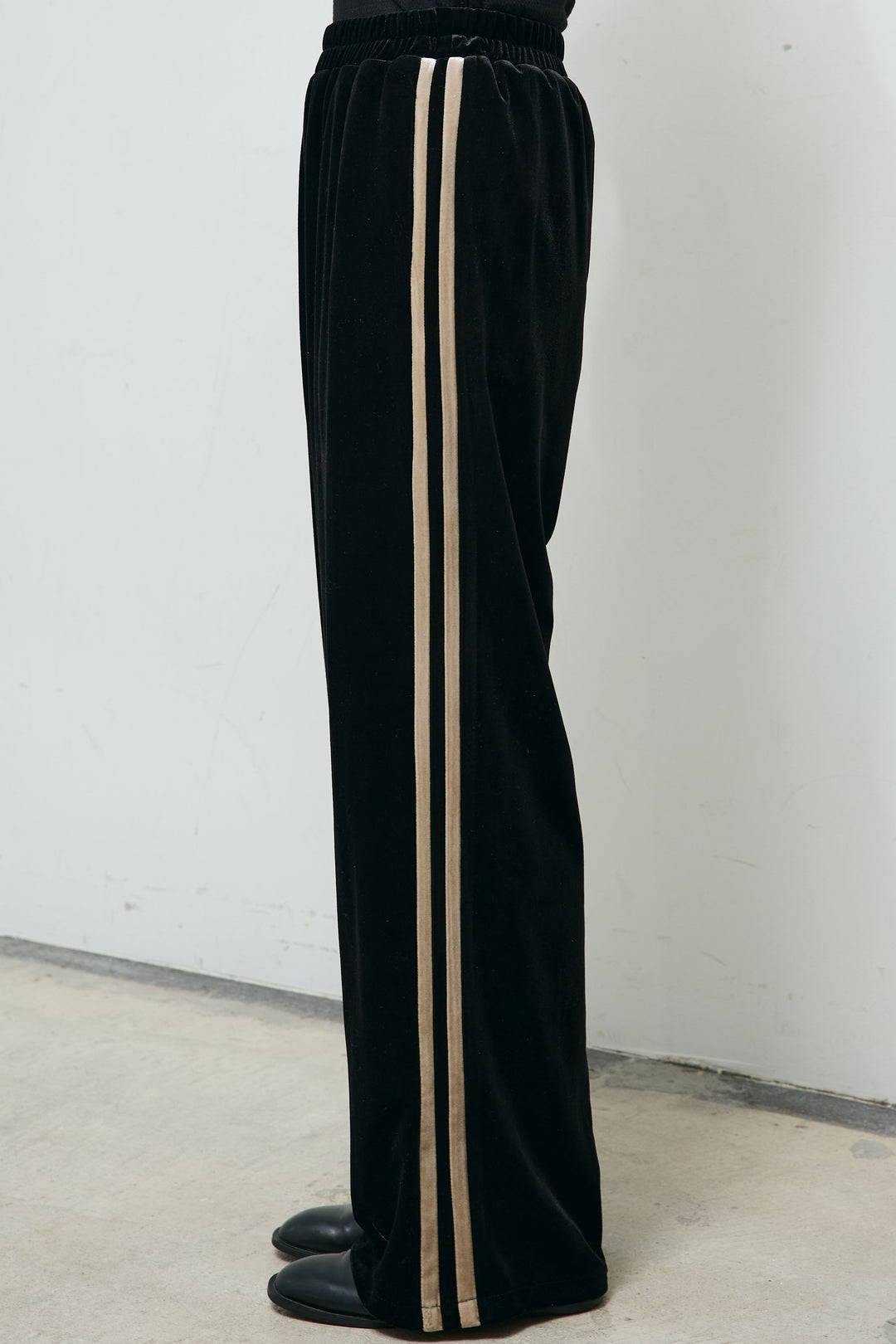 サイドラインベロアリラックスパンツ