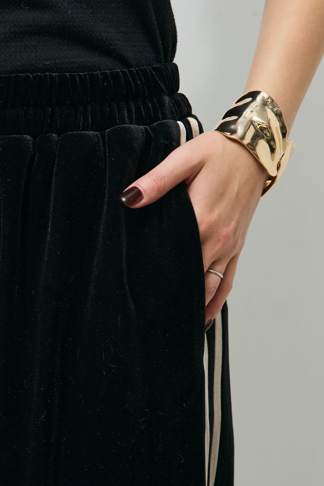 サイドラインベロアリラックスパンツ