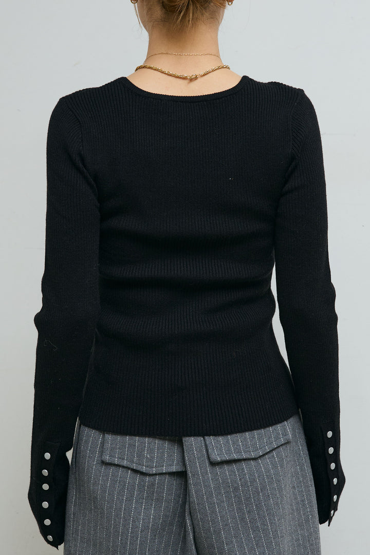 [予約]釦ボタンクルーネックリブニット