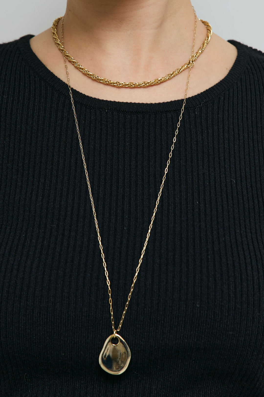 [予約]釦ボタンクルーネックリブニット