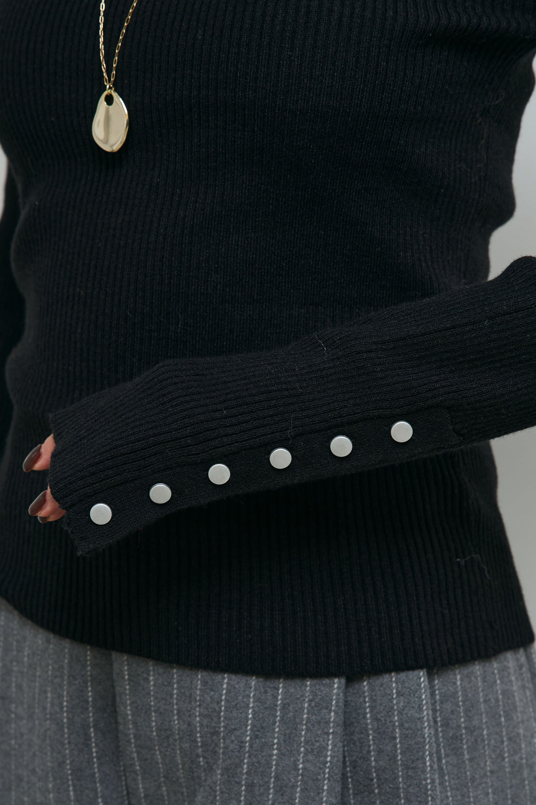 [予約]釦ボタンクルーネックリブニット