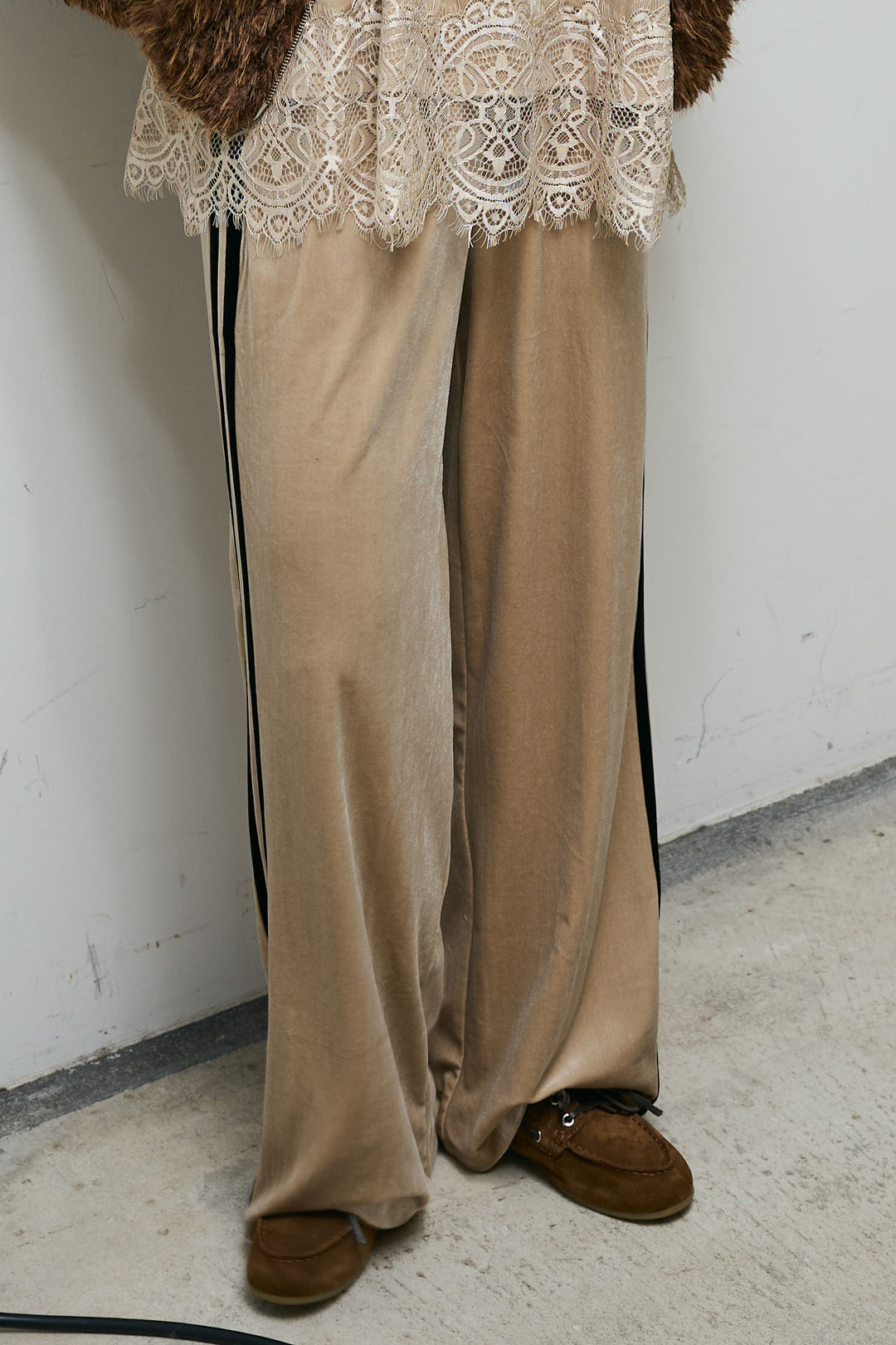 サイドラインベロアリラックスパンツ