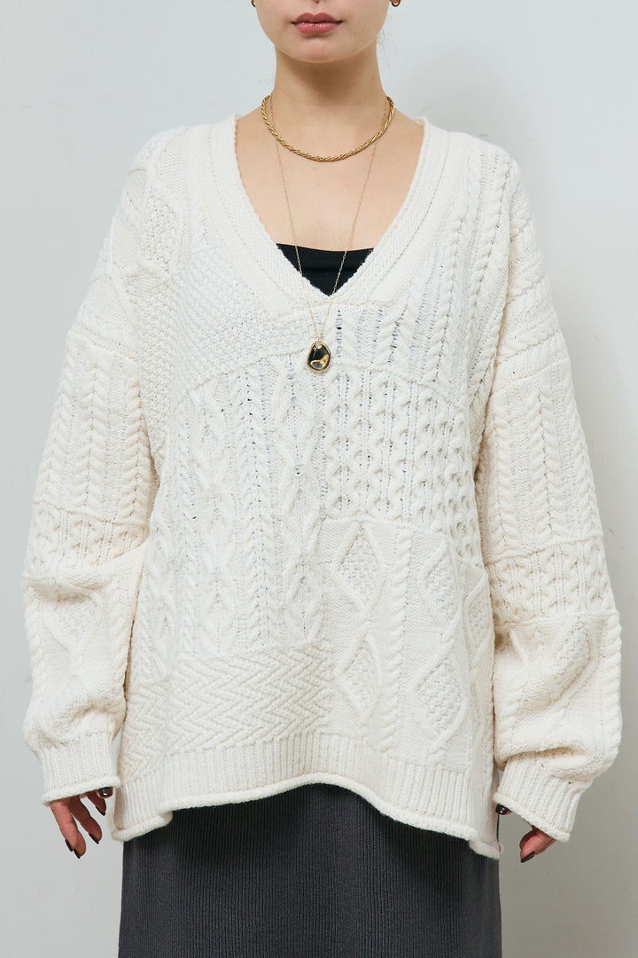 [予約]ケーブルVニットセーター