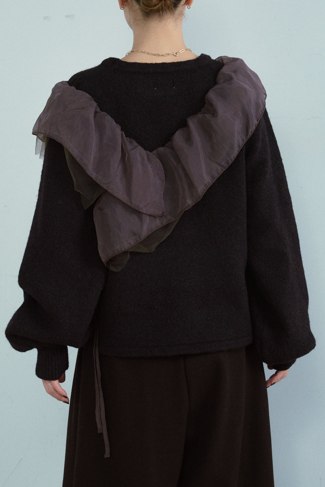 [予約/SET]アシンメトリーチュールオーガンジーニット+ベルト付きスゥイッチングタックパンツ(2set)