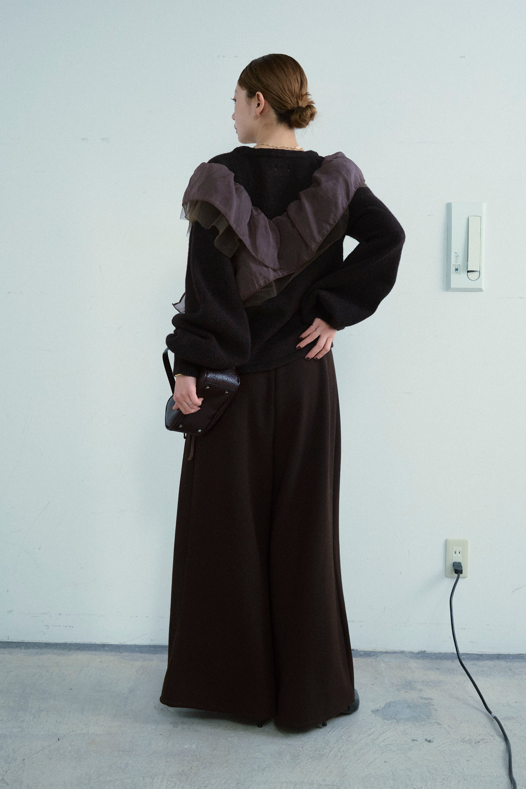 [予約/SET]アシンメトリーチュールオーガンジーニット+ベルト付きスゥイッチングタックパンツ(2set)