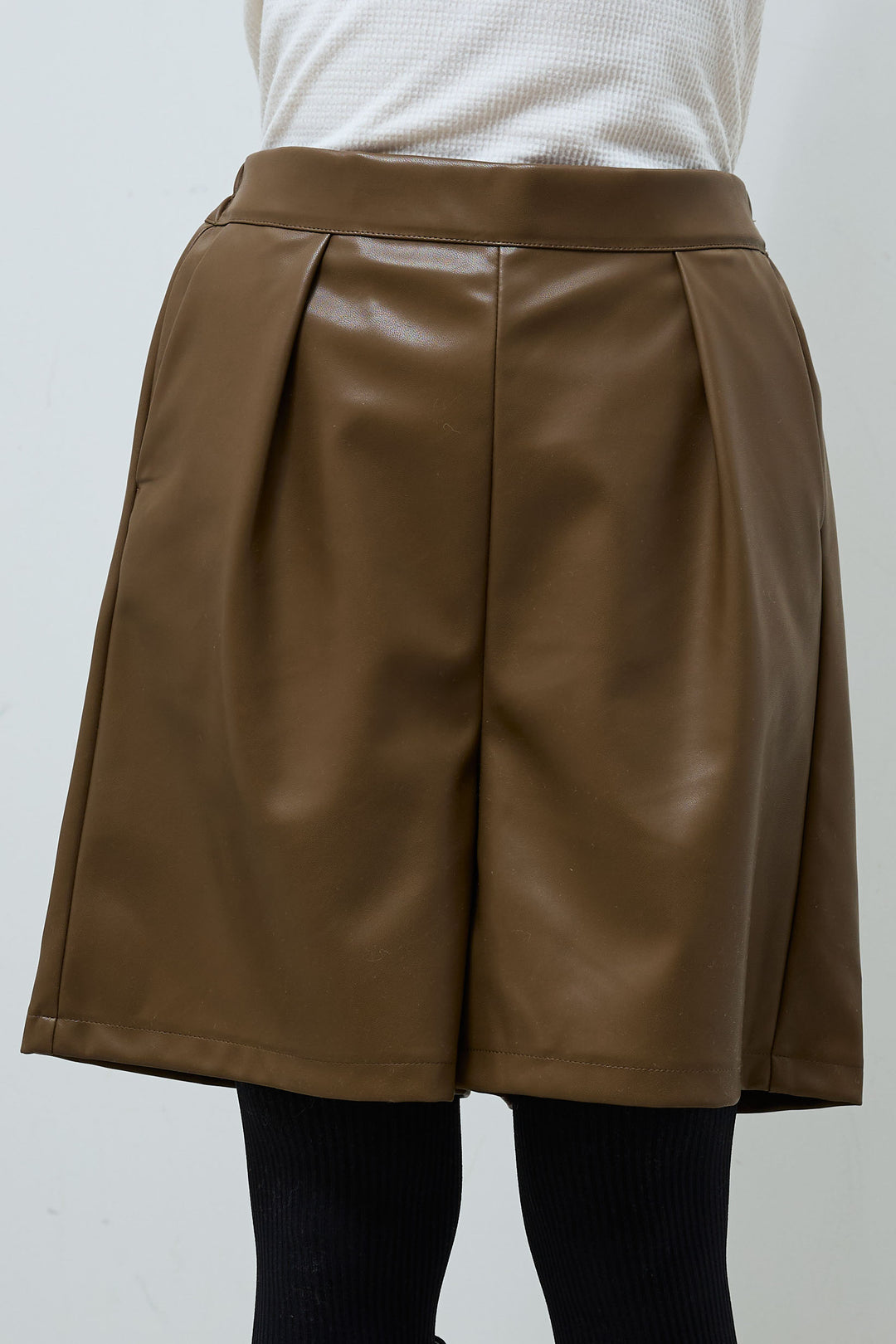 [予約]ストレッチフェイクレザーハーフパンツ