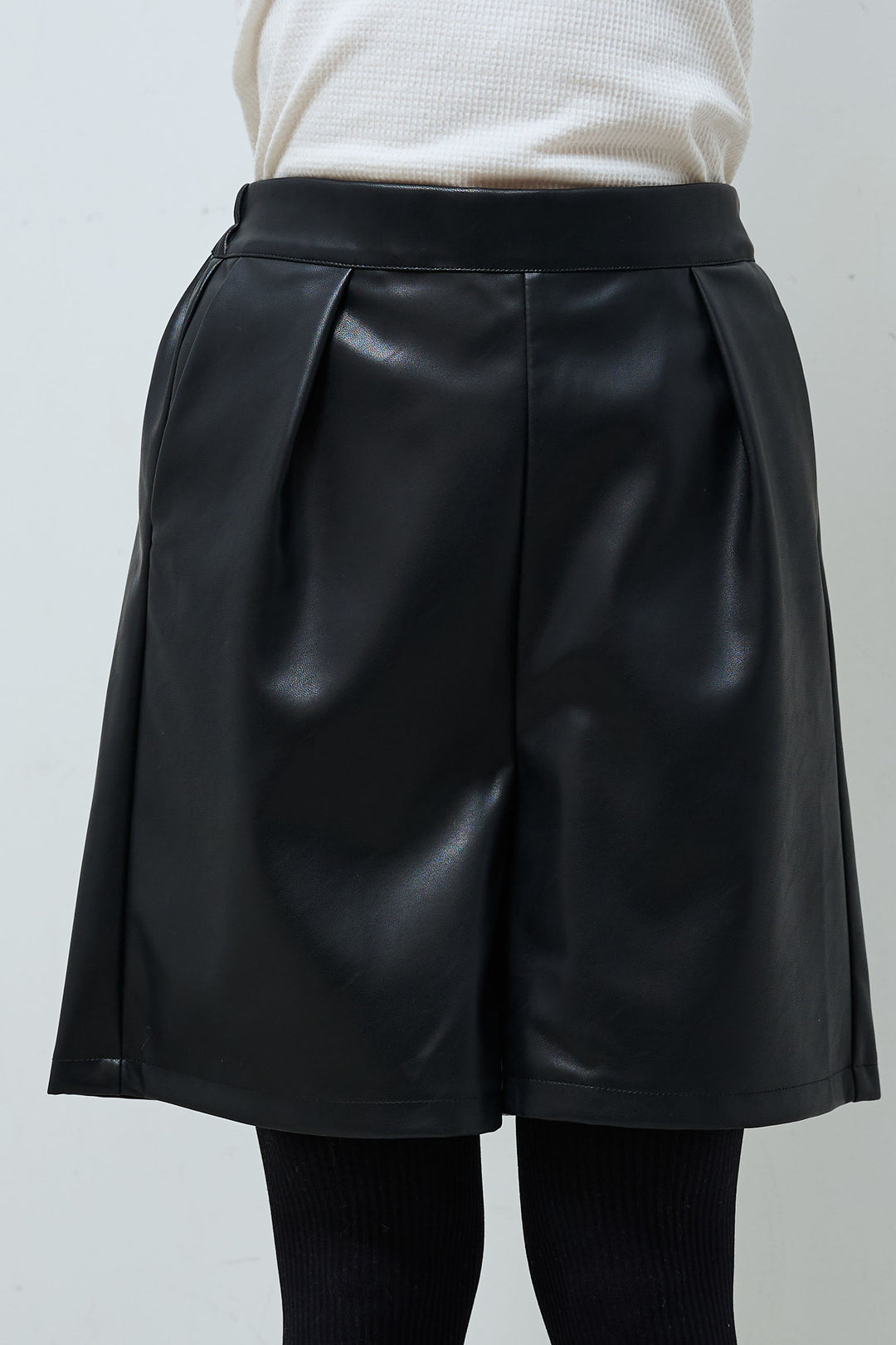 [予約]ストレッチフェイクレザーハーフパンツ