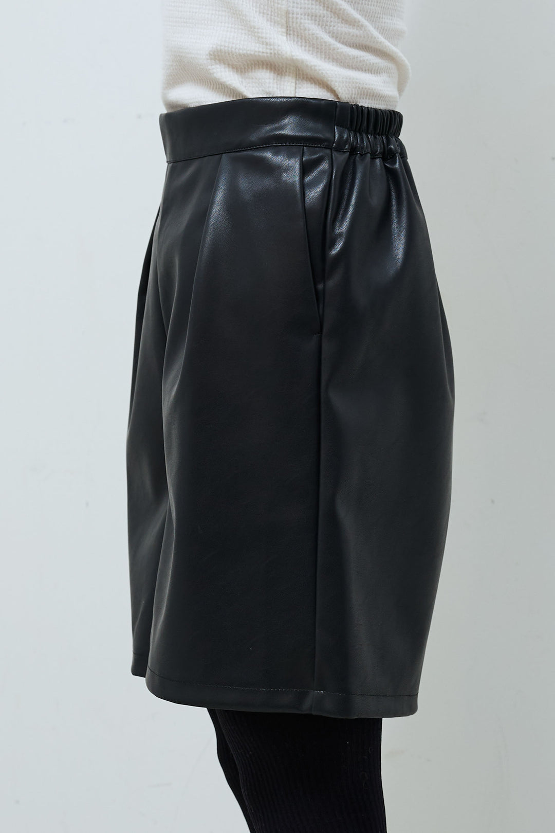 [予約]ストレッチフェイクレザーハーフパンツ