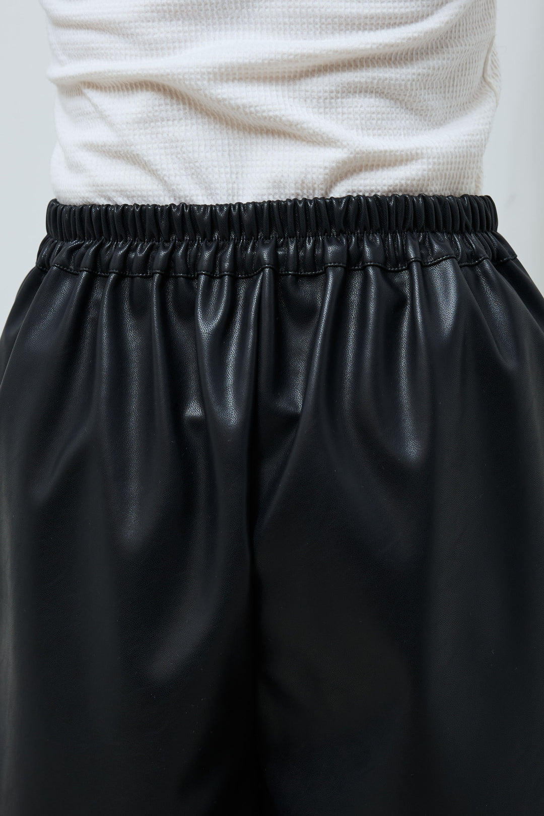 [予約]ストレッチフェイクレザーハーフパンツ