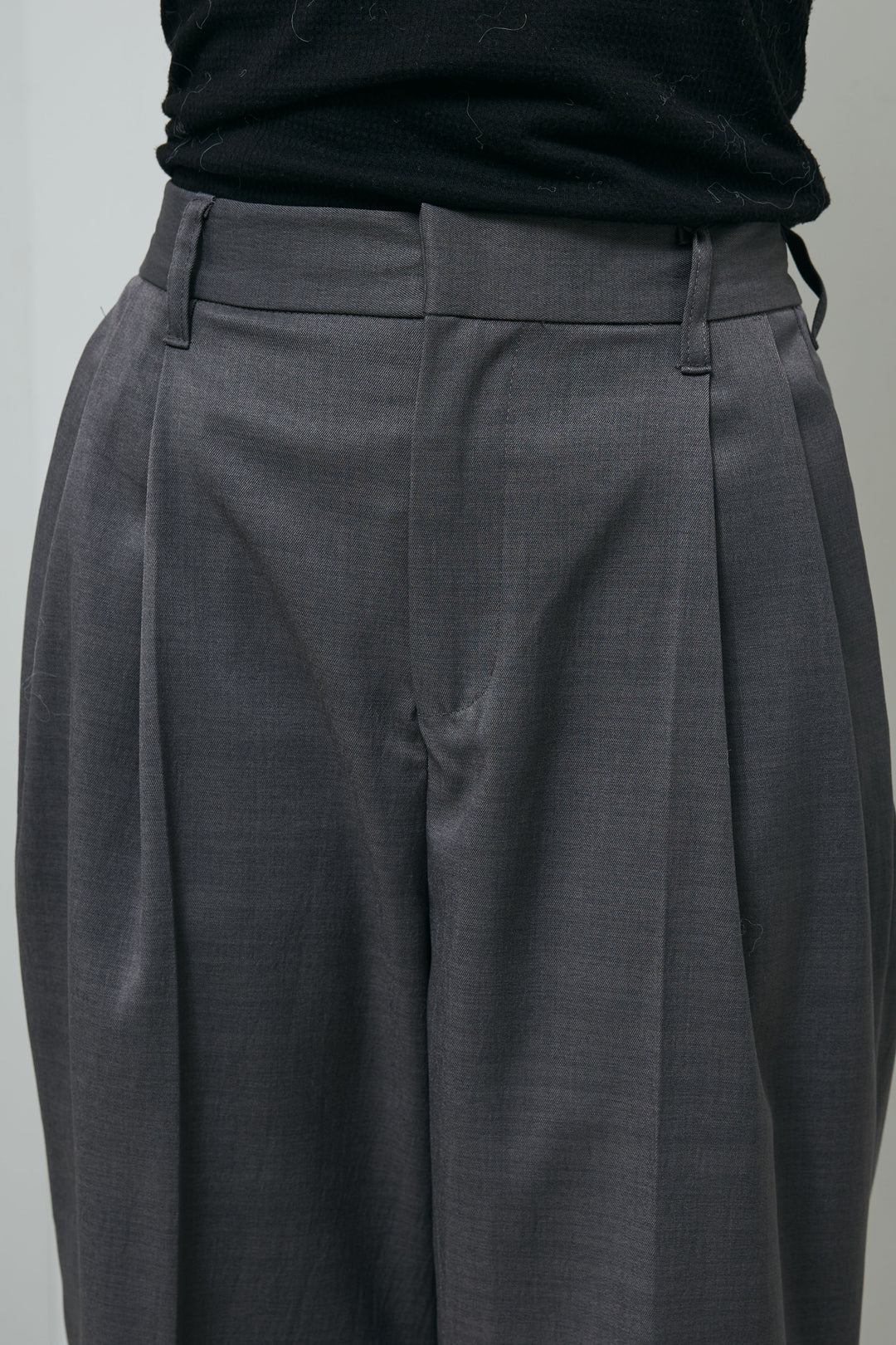 [予約/SET]テクスチャーハイネックニット+TRツイルスプリングカラータックパンツ(2set)