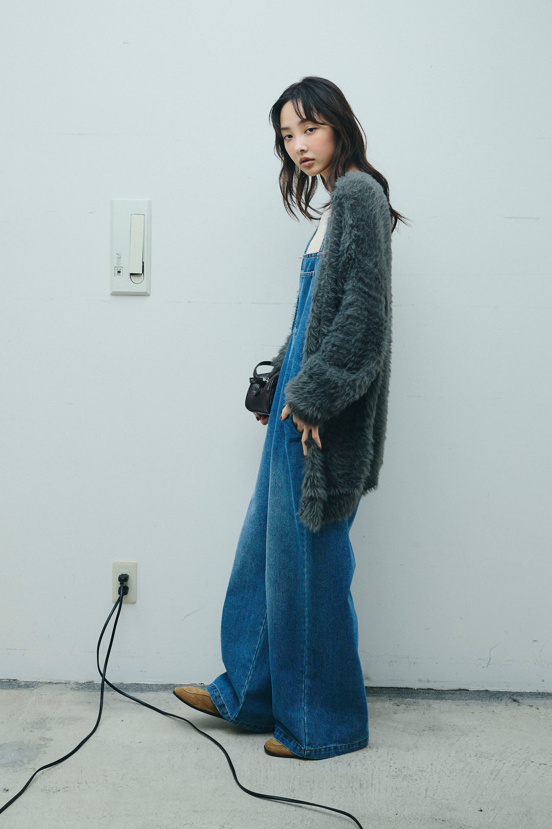 [予約/SET]起毛シャギーカーディガン+フロントジップストラップデザインデニムサロペット(2set)