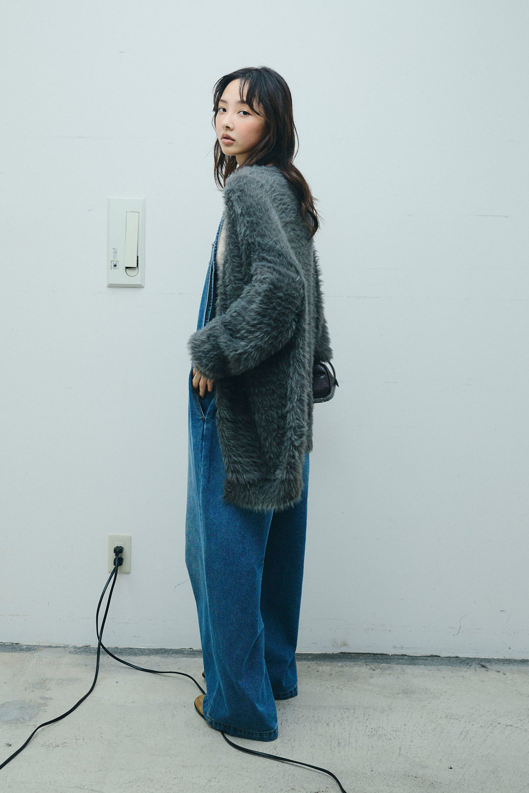 [予約/SET]起毛シャギーカーディガン+フロントジップストラップデザインデニムサロペット(2set)