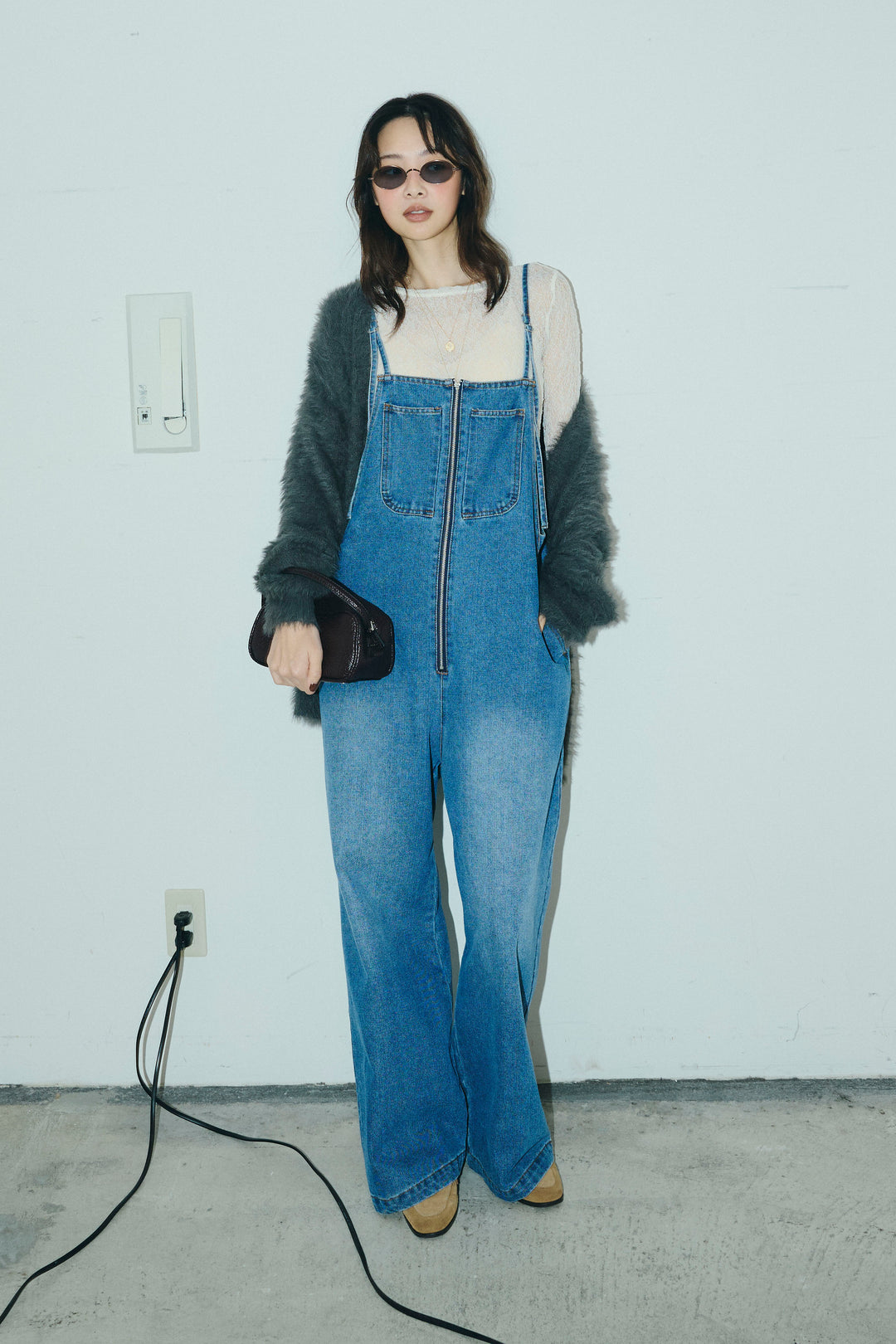 [予約/SET]起毛シャギーカーディガン+フロントジップストラップデザインデニムサロペット(2set)