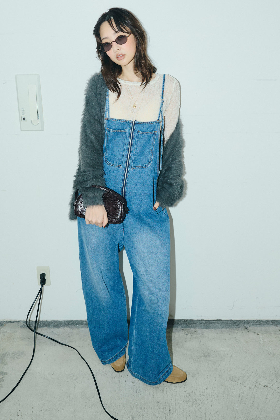 [予約/SET]起毛シャギーカーディガン+フロントジップストラップデザインデニムサロペット(2set)