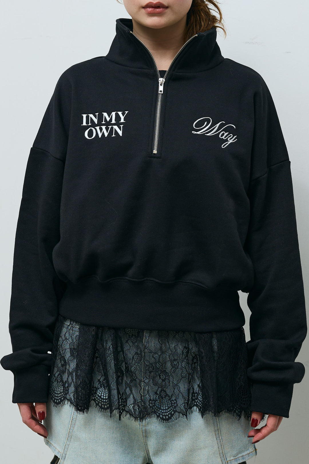 [予約]ロゴ刺繍ハーフZIPスウェット