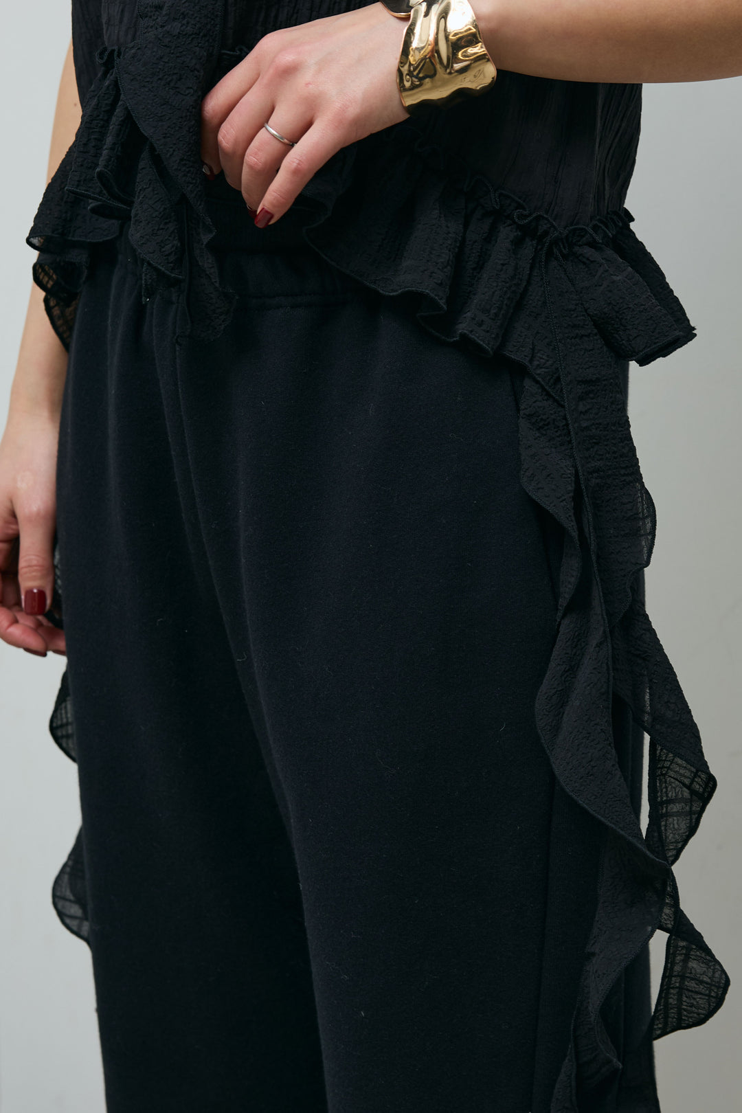 [予約/SET]配色ミニハイネックリブTOPS+ラッフルフリルキャミソール(2set)