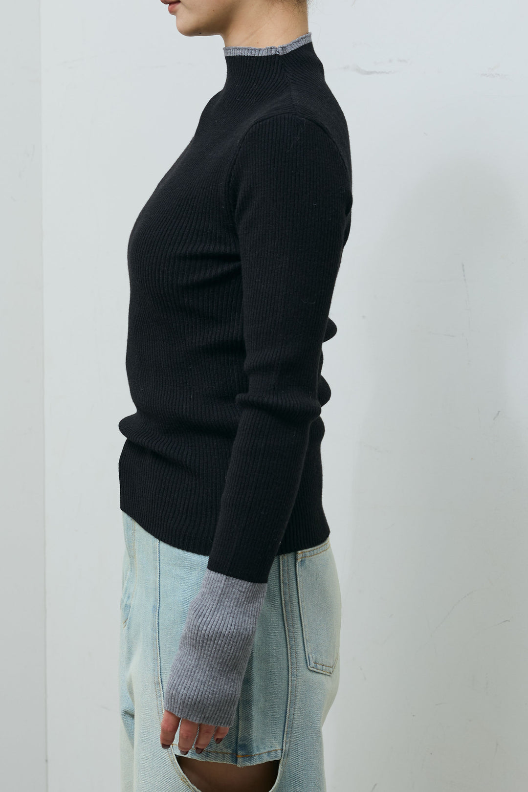 [予約/SET]配色ミニハイネックリブTOPS+ラッフルフリルキャミソール(2set)
