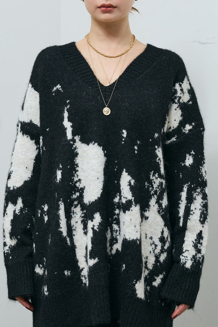 [予約]アブストラクト柄Vニットプルオーバー
