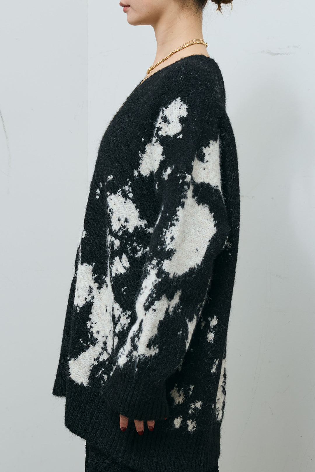 [予約]アブストラクト柄Vニットプルオーバー