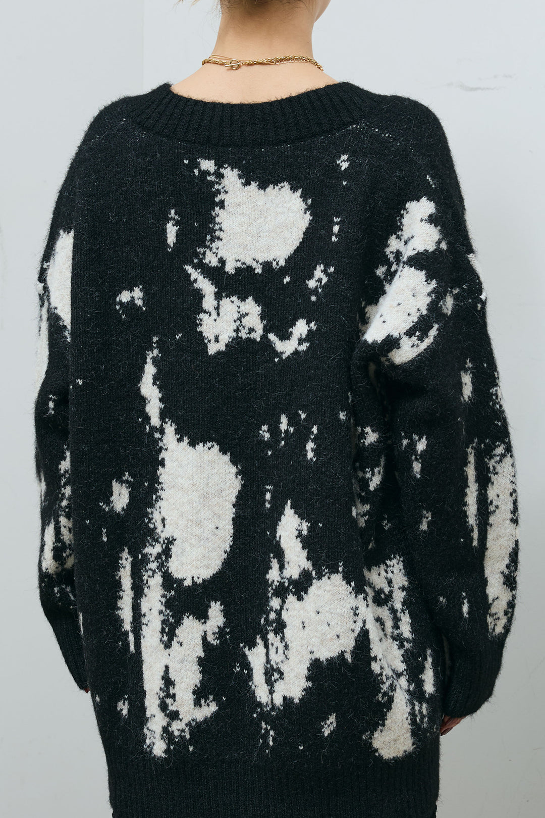 [予約]アブストラクト柄Vニットプルオーバー